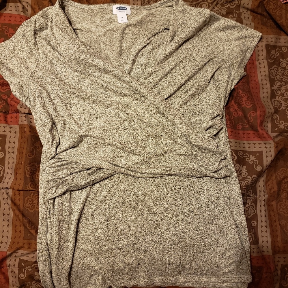 Old navy maternity/nursing top